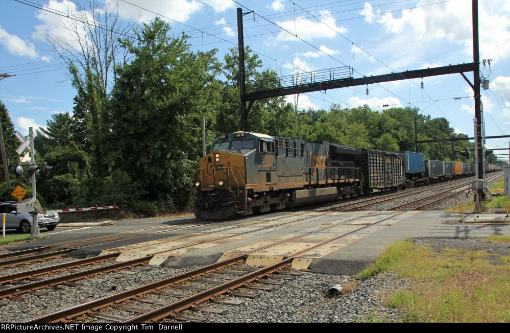 CSX 3319 leads I032